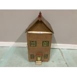 A C1940 DOLL’S HOUSE FITTED TINPLATE DOOR AND WINDOWS WITH CONTENTS 70 X 31 X 32CM