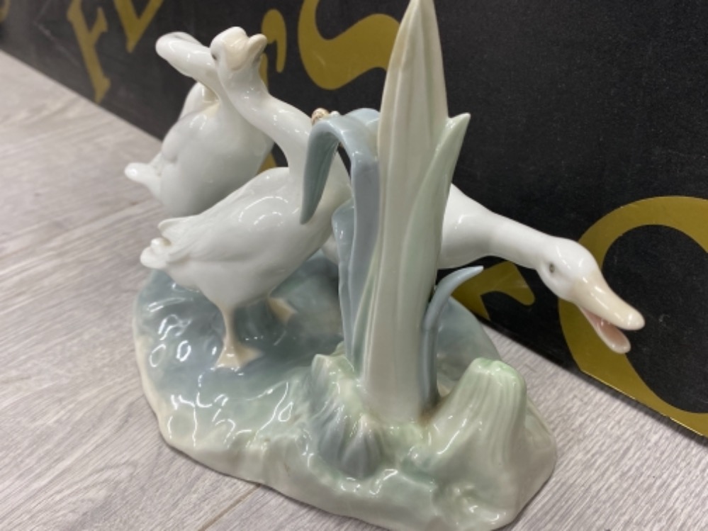 LLADRO GROUP FIGURE 4549 THREE GEESE - Bild 2 aus 3