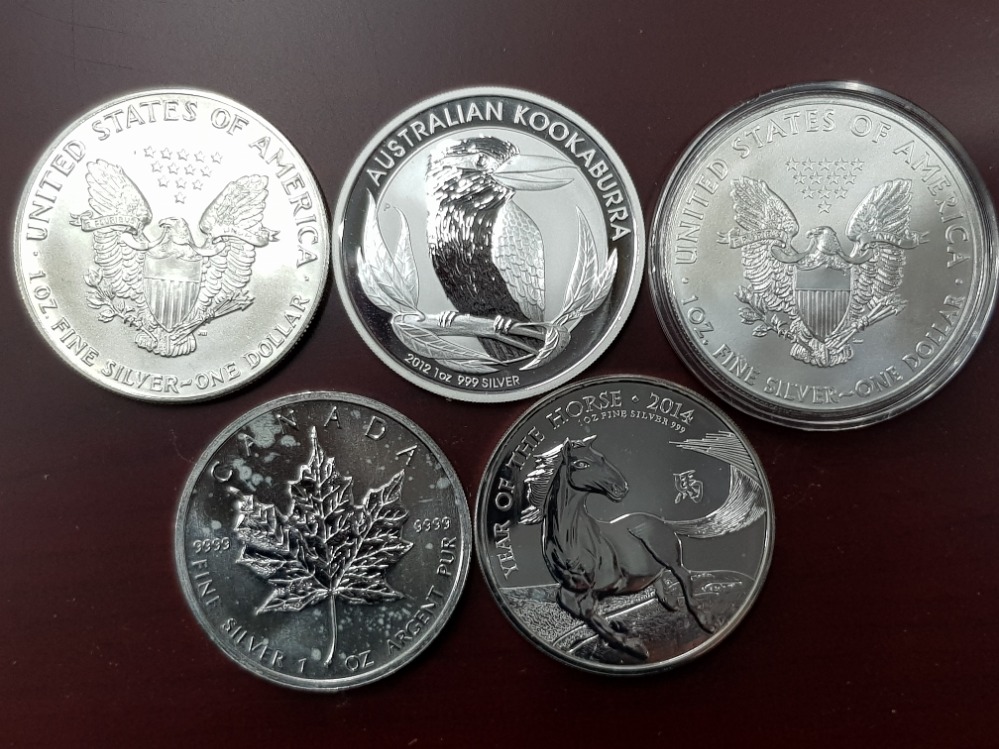 5 SILVER ONE OUNCE COINS COMPRISING USA 1986 AND 2011, AUSTRALIA 2012, CANADA 2011 AND UK 2014,