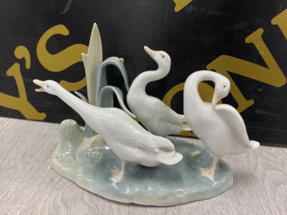 LLADRO GROUP FIGURE 4549 THREE GEESE - Bild 3 aus 3