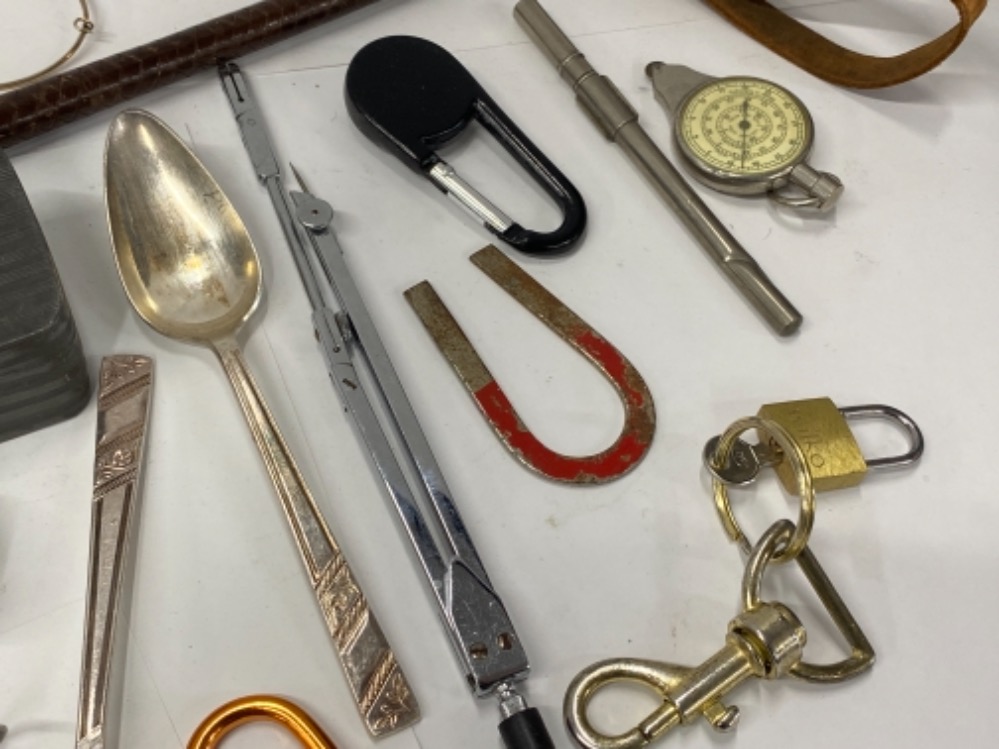 SMALL TRAY LOT OF EASTERN WHITE METAL BOXES INLAID STONES, BOY SCOUT WHISTLE AND PENKNIFE ALSO - Bild 3 aus 3