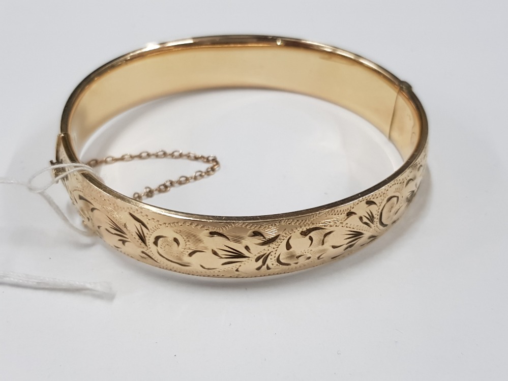 1/5 9CT GOLD AND METAL CORE BANGLE WITH SAFETY CHAIN 60MM X 55MM