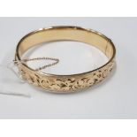 1/5 9CT GOLD AND METAL CORE BANGLE WITH SAFETY CHAIN 60MM X 55MM