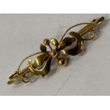 9CT YELLOW GOLD FANCY ORNATE BROOCH, 2G