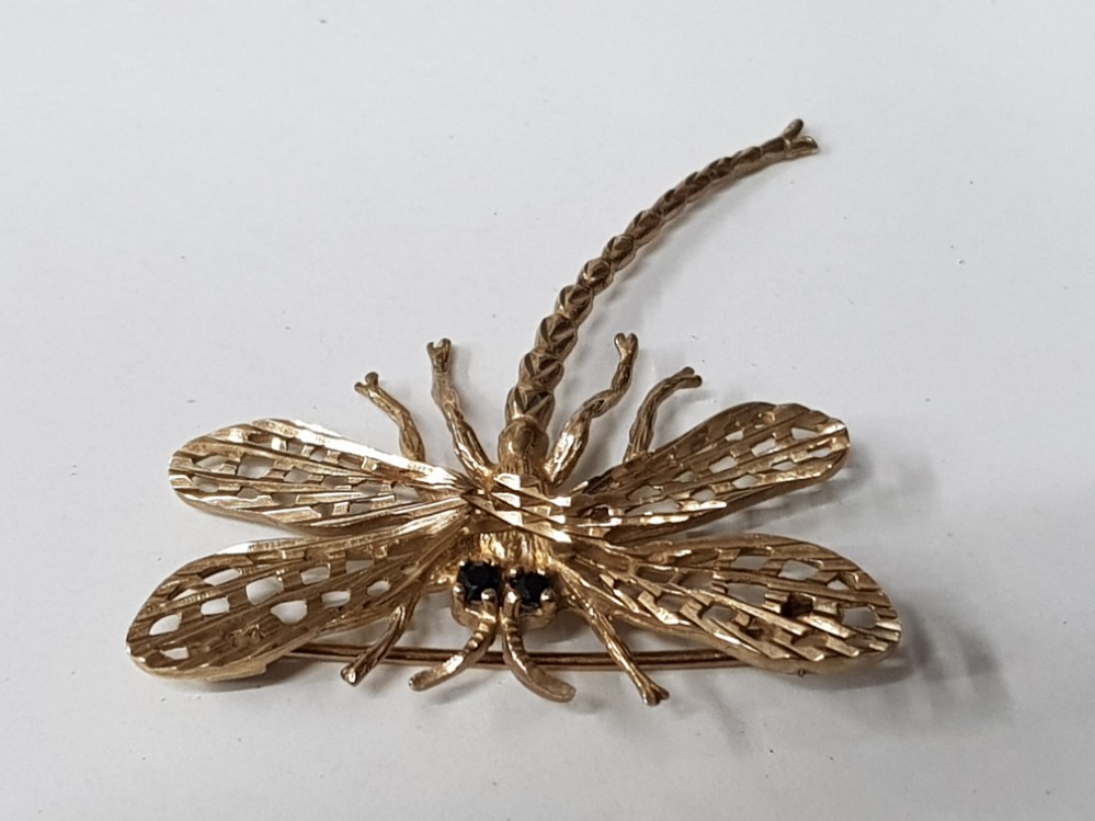 YELLOW GOLD DRAGONFLY BROOCH SET WITH 2 SAPPHIRES IN THE EYES 5.1G GROSS