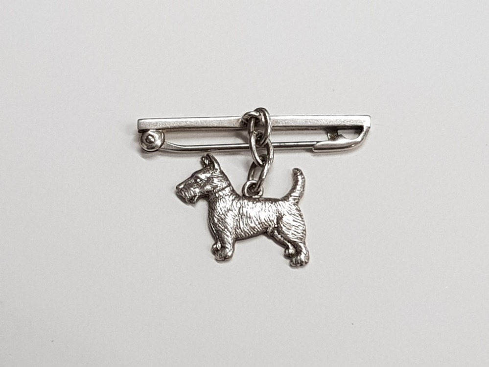 VINTAGE STERLING SILVER DOG BROOCH NICELY MODELLED 3.2G