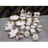 1962 38 PIECE ROYAL ALBERT OLD COUNTRY ROSES TEA COFFEE AND DINNER SET