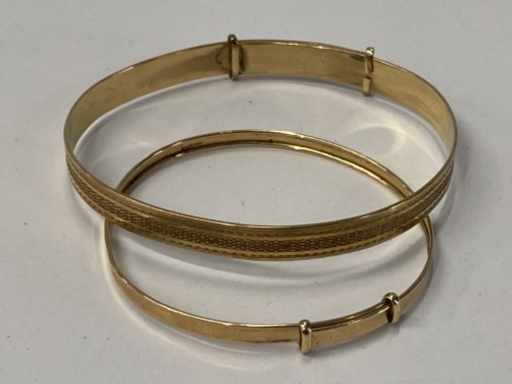 CHILDS 9CT GOLD EXPANDING BANGLE 1.4G, TOGETHER WITH A 9 CARAT GOLD 1/5TH METAL CORE GIRLS EXPANDING - Image 2 of 2