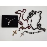 2 SETS OF ROSARIES TOGETHER WITH A SILVER CRUCIFIX ON 19" TWIST LINK SILVER CHAIN 1.9G