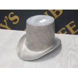 A LARGE VINTAGE ALUMINIUM GENTLEMANS TOP HAT 28CM BY 17CM