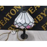 A SMALL TIFFANY STYLE TABLE LAMP 35CM HIGH