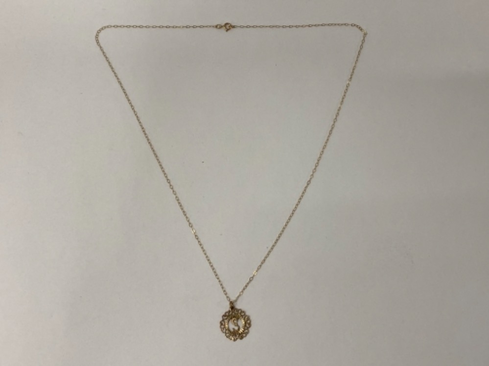 9CT GOLD INITIAL S PENDANT AND CHAIN, 0.9G - Image 2 of 2