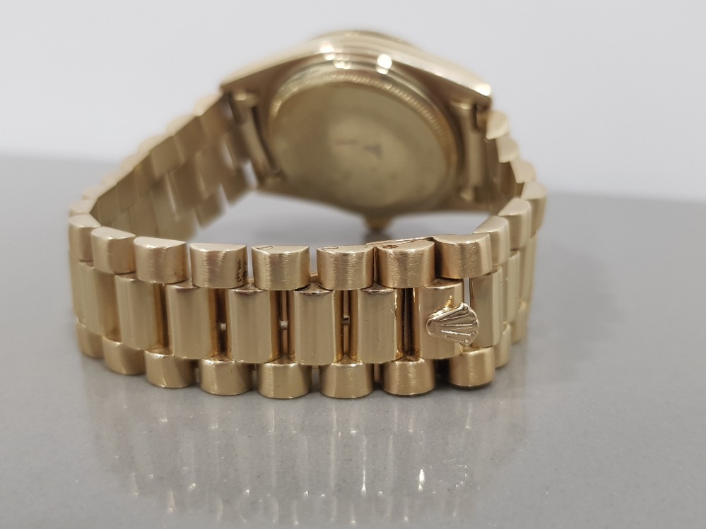 ROLEX GENTS 18CT YELLOW GOLD DAYDATE WATCH DIAMOND DOT CHAMPAGNE DIAL PRESIDENT GOLD STRAP IN GOOD - Image 2 of 4