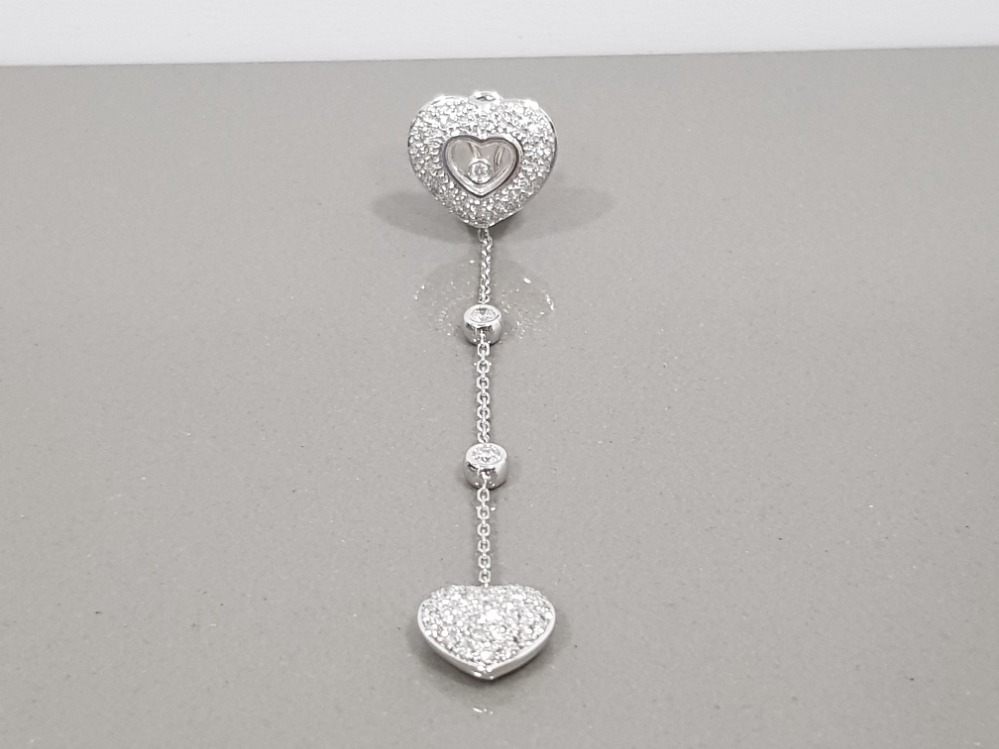 18CT WHITE GOLD FLOATING DIAMOND HEART CLUSTER WITH DROP SET DIAMOND - Image 2 of 3