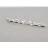 15CT YELLOW GOLD DIAMOND SET BAR BROOCH COMPRISING 17 GRADUATED ROUND BRILLIANT CUT DIAMONDS