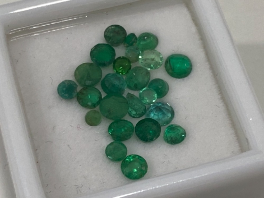 2.36 CARATS EMERALDS - MIXED ROUND CUTS - Image 2 of 2