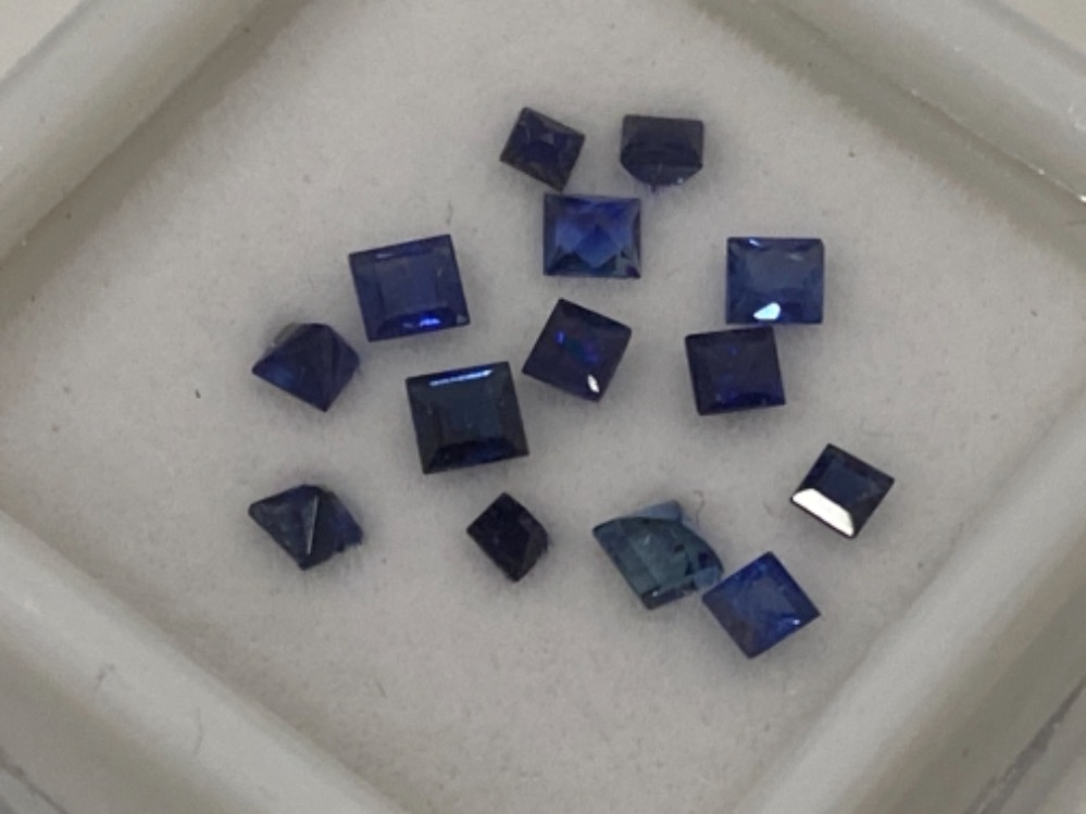 1.32 CARATS BLUE SAPPHIRES - SQUARE CUTS - Image 2 of 2