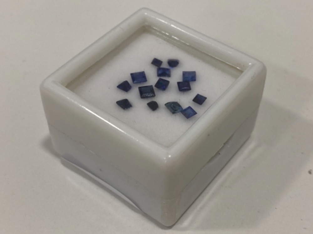 1.32 CARATS BLUE SAPPHIRES - SQUARE CUTS