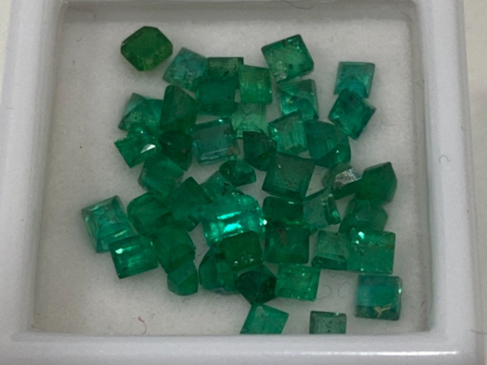 4.86 CARATS EMERALDS - SQUARE CUTS - Image 2 of 2