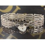 A SILVER GATELINK BRACELET WITH HEART SHAPED CLASP 14.6G