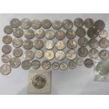 LARGE COLLECTION OF UNITED STATES OF AMERICA ONE DOLLAR AND QUARTER DOLLAR COINS PLUS ONE DIMES,