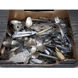 A BOX CONTAINING A LARGE QUANTITY OF MISCELLANEOUS CUTLERY