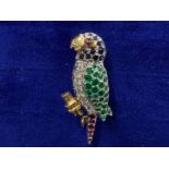 AN 18CT WHITE AND YELLOW GOLD DIAMOND EMERALD RUBY AND SAPPHIRE PARROT PATTERN BROOCH 4CM LONG 5.