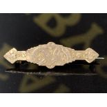 A VICTORIAN 9CT YELLOW GOLD BROOCH WITH ENGRAVED HORSESHOE AND HEART DECORATION 1.8G GROSS