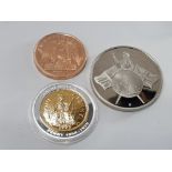 3 BRITISH COINS INCLUDING 2007 BRITISH BANKNOTE COMMEMORATIVE 50MM DIAMETER LARGE B.UNC 54 GRAMS,