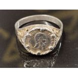 A SILVER RING WITH ROMAN STYLE MOUNTED COIN SIZE N 2.8G GROSS