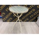 A CIRCULAR CAST METAL OUTSIDE OCCASIONAL TABLE WITH GLASS TOP 42CM DIAMETER