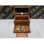 A BURR WALNUT HUMIDOR CONTAINING 13 HAVANA CIGARS ALSO WITH KEY