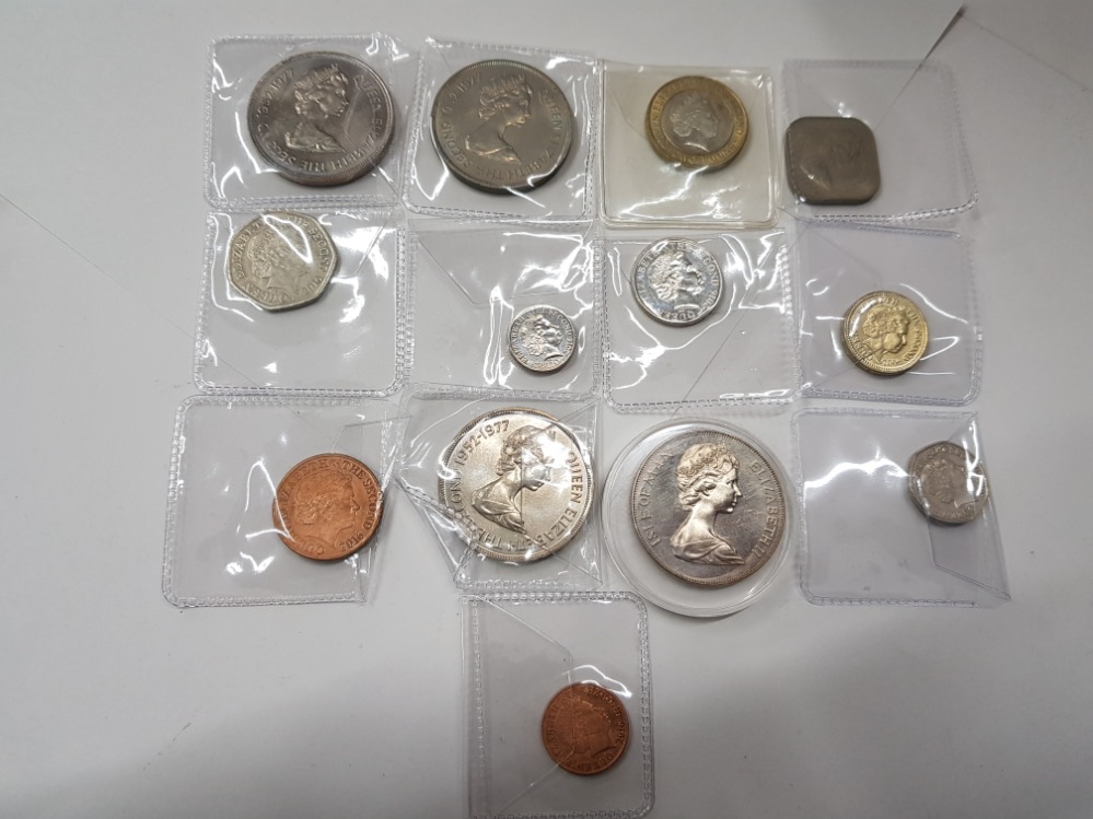 ELIZABETH II MIXED COLLECTION OF 13 COINS SOME WITH LUSTRE - Bild 3 aus 5