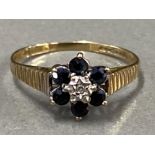 9CT YELLOW GOLD CLUSTER RING WITH DIAMOND CENTRE STONE SURROUNDED BY 6 BLUE STONES, 1.2G SIZE J