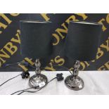 A PAIR OF MODERN SILVER COLOUR TABLE LAMPS WITH BLACK SHADES 38CM HIGH