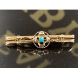 A VICTORIAN 9CT YELLOW GOLD BROOCH WITH CENTRAL TURQUOISE STONE 2.2G GROSS