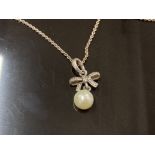 A SILVER AND PEARL PENDANT BY PANDORA ON SILVER CHAIN 5.7G GROSS