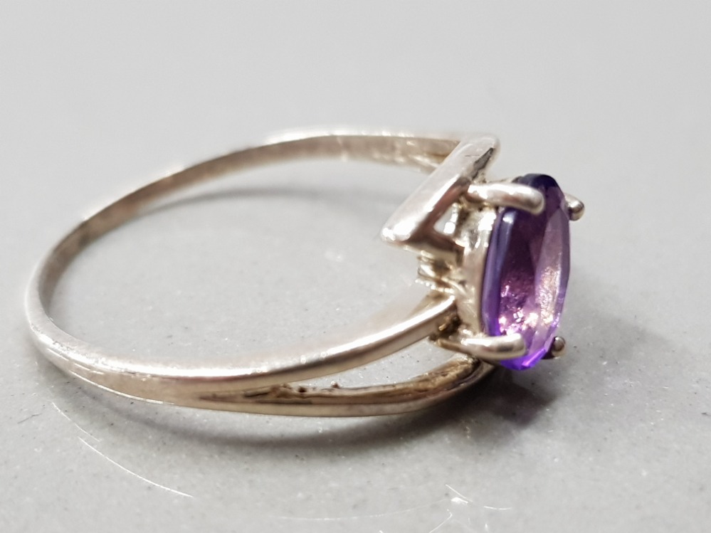 SILVER SOLITAIRE AMETHYST RING 1.8G GROSS SIZE Q 1/2 - Image 3 of 4