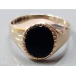 VINTAGE .375 9CT YELLOW GOLD OVAL BLACK ONYX INLAY SIGNET RING, 2.3G GROSS SIZE M 1/2, BLACK ONYX