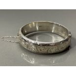 SILVER HOLLOW ENGRAVED BANGLE, 24.6G