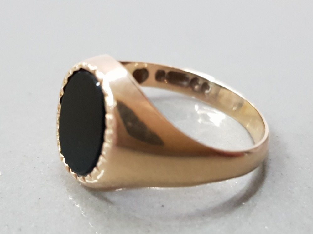 VINTAGE .375 9CT YELLOW GOLD OVAL BLACK ONYX INLAY SIGNET RING, 2.3G GROSS SIZE M 1/2, BLACK ONYX - Image 2 of 3