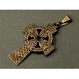 9CT GOLD CELTIC CROSS PENDANT 1.4G