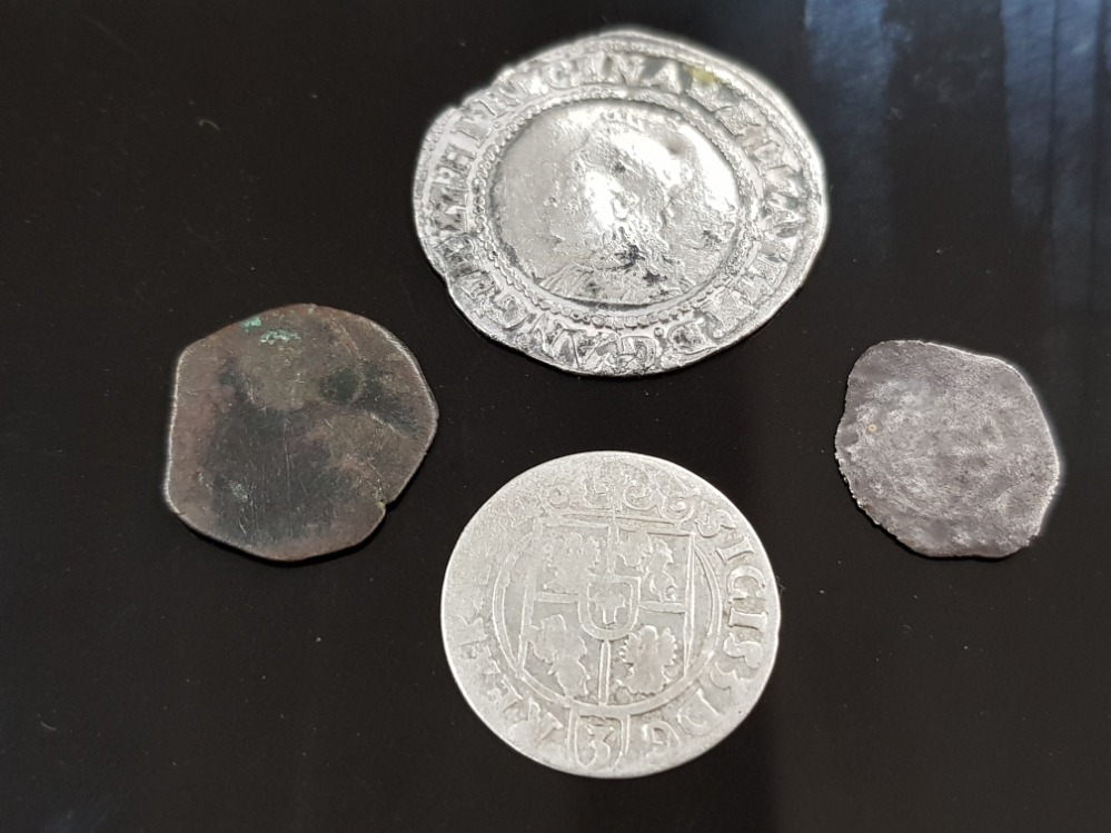 4 OLD COINS MAINLY HAMMERED 1567 ELIZABETH 1 - Image 2 of 2