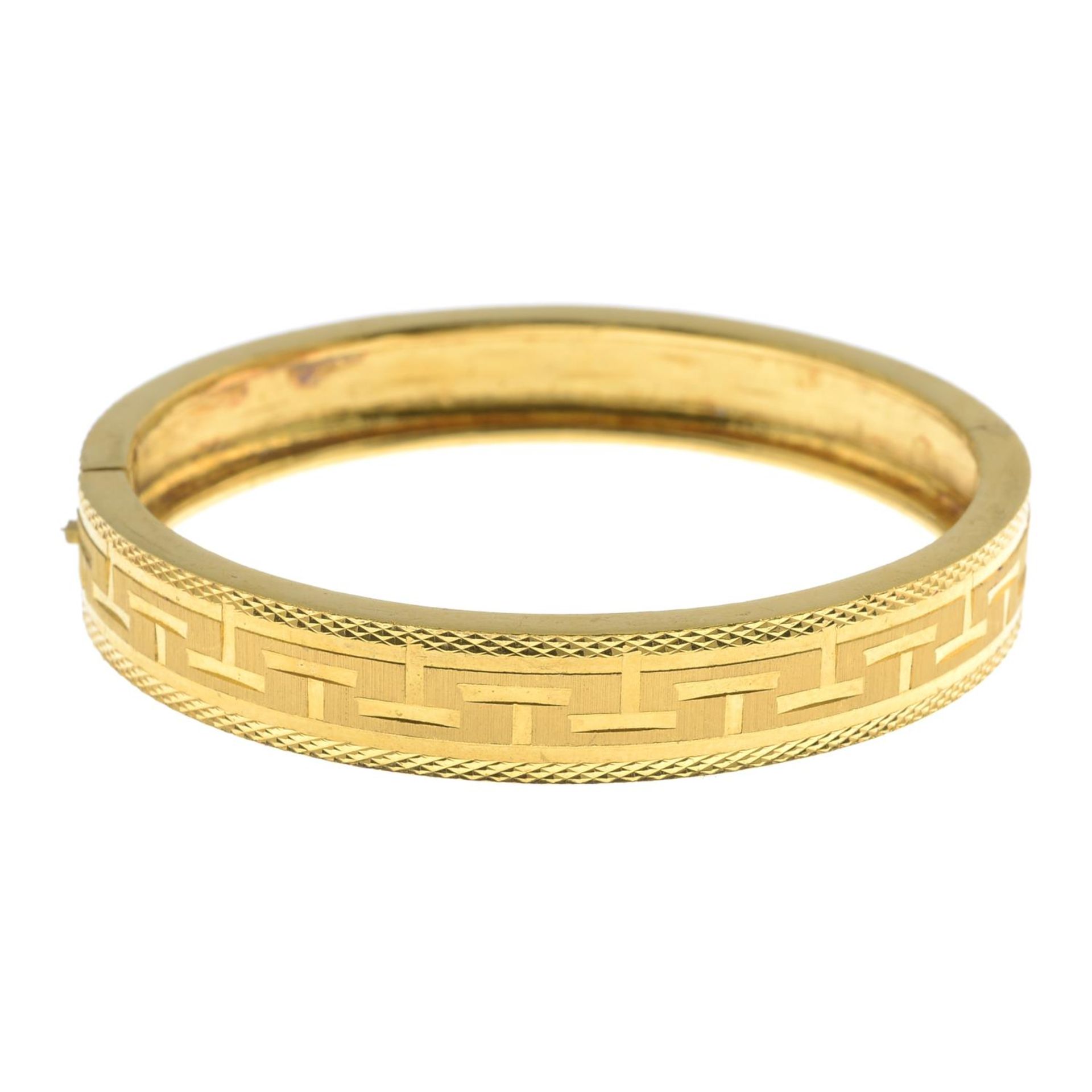 A hinged bangle.Oriental marks to indicate high carat gold.Inner diameter 5.3cms.