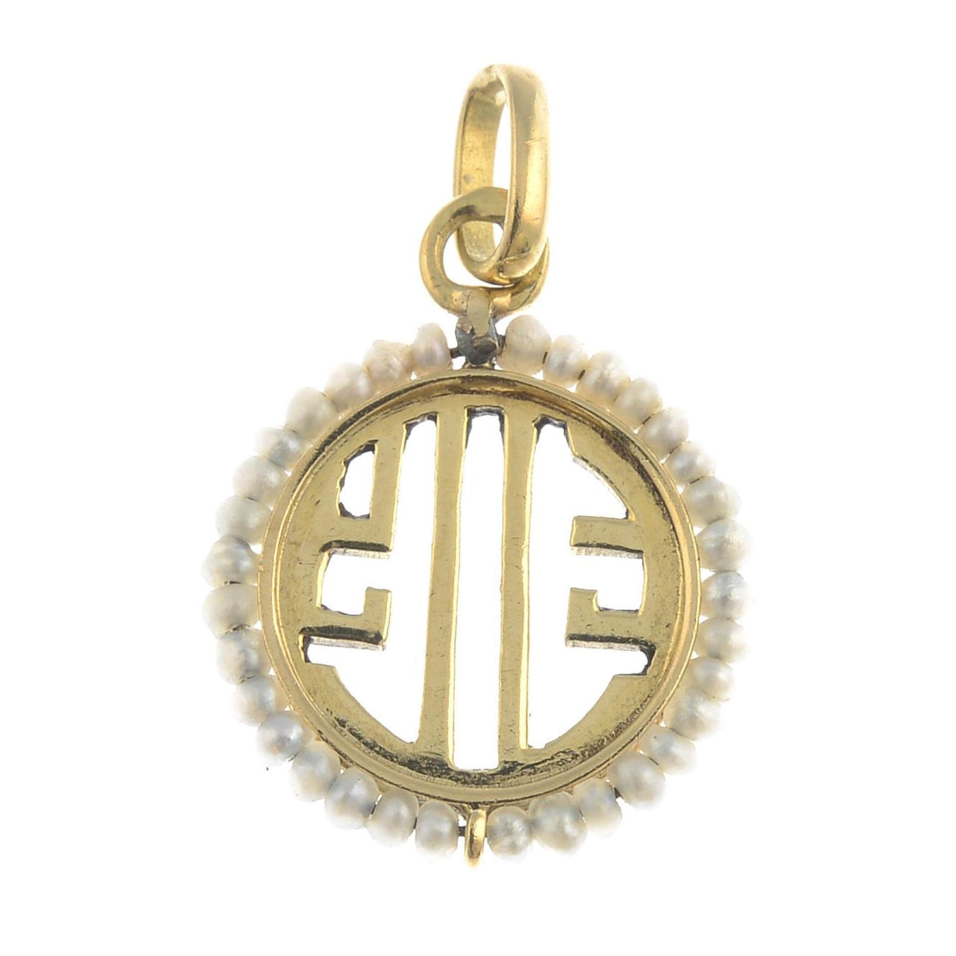 An early 20th century 18ct gold seed pearl pendant charm, by Cartier.French assay mark. - Bild 2 aus 5