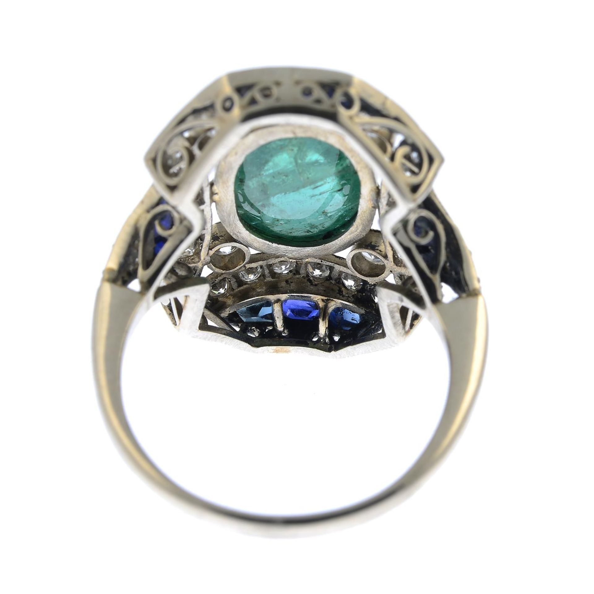 An emerald cabochon, - Image 3 of 5