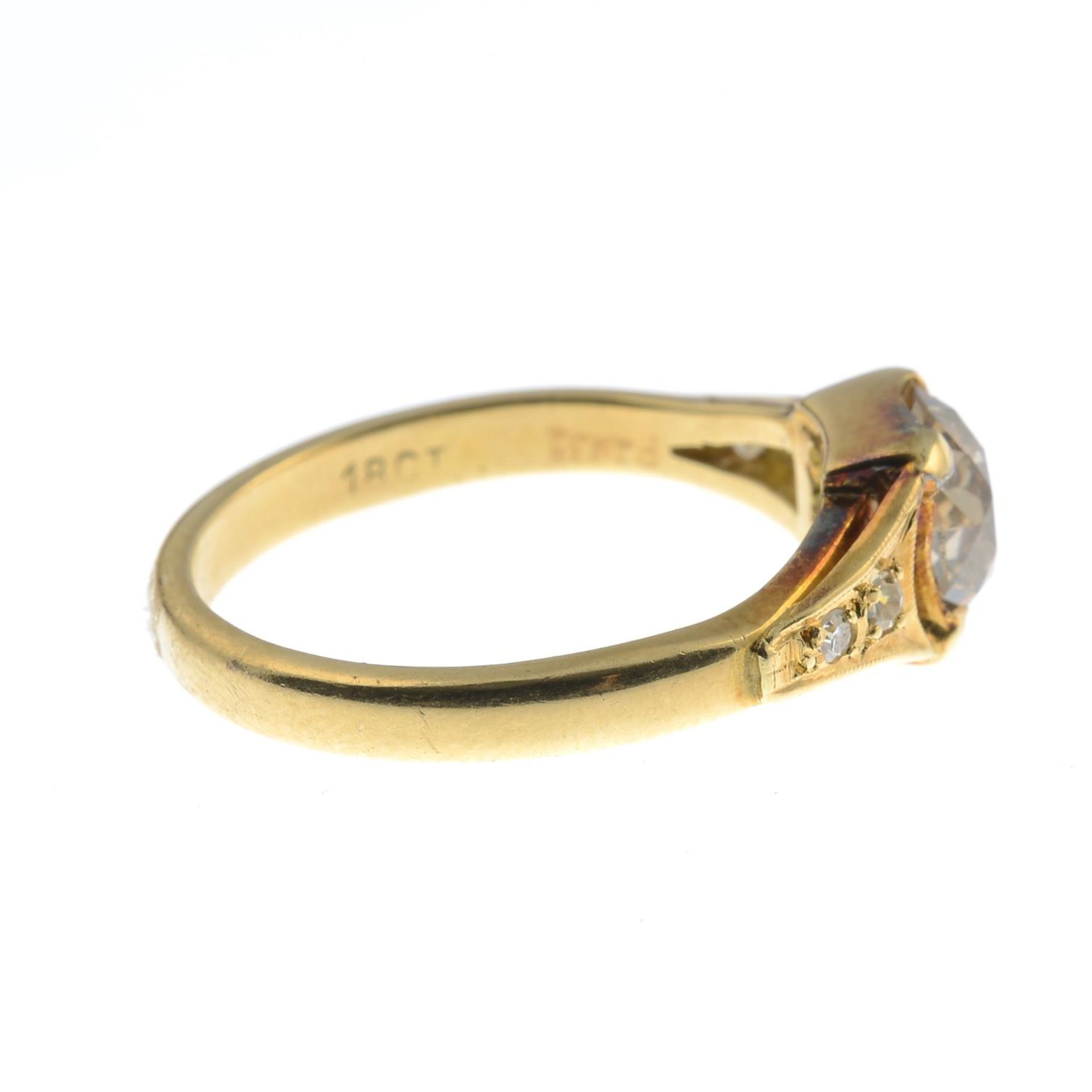 An old-cut 'brown' diamond single-stone ring, with diamond shoulders. - Bild 3 aus 5