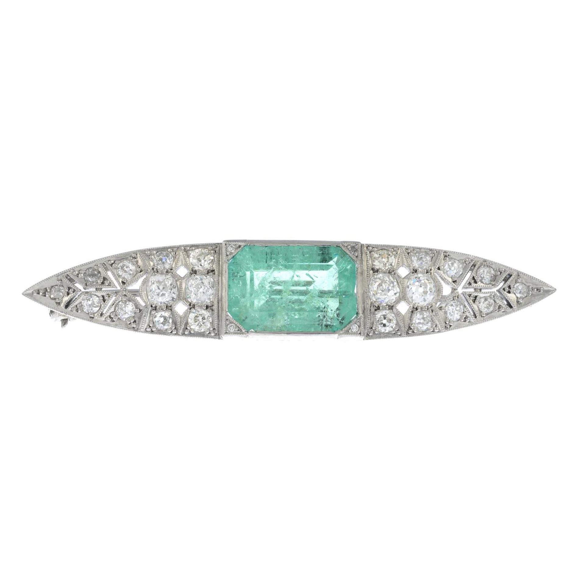 A mid 20th century 18ct gold emerald and old-cut diamond brooch.Emerald calculated weight 4.69cts, - Bild 3 aus 4