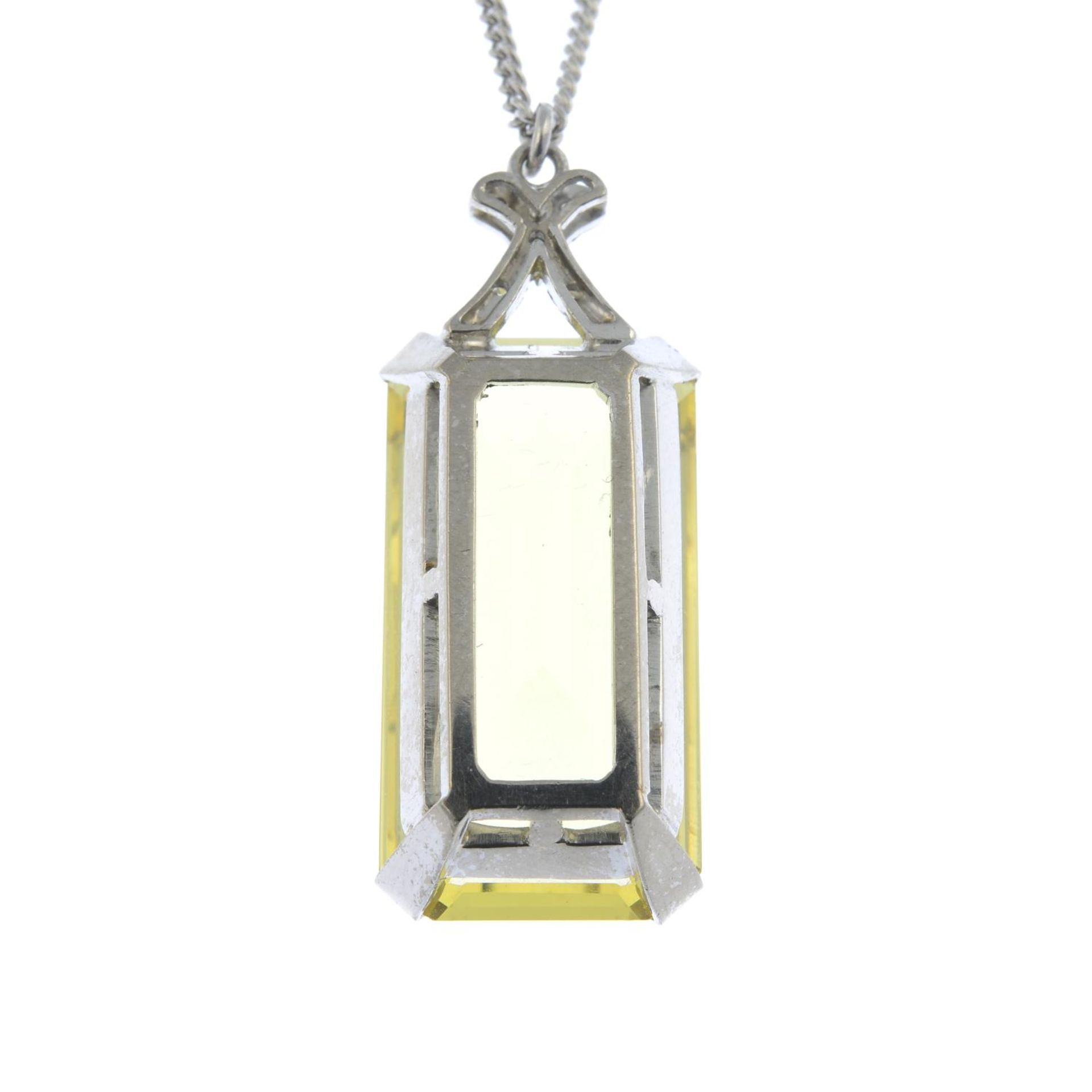 A heliodor and diamond pendant, on chain. - Bild 2 aus 5