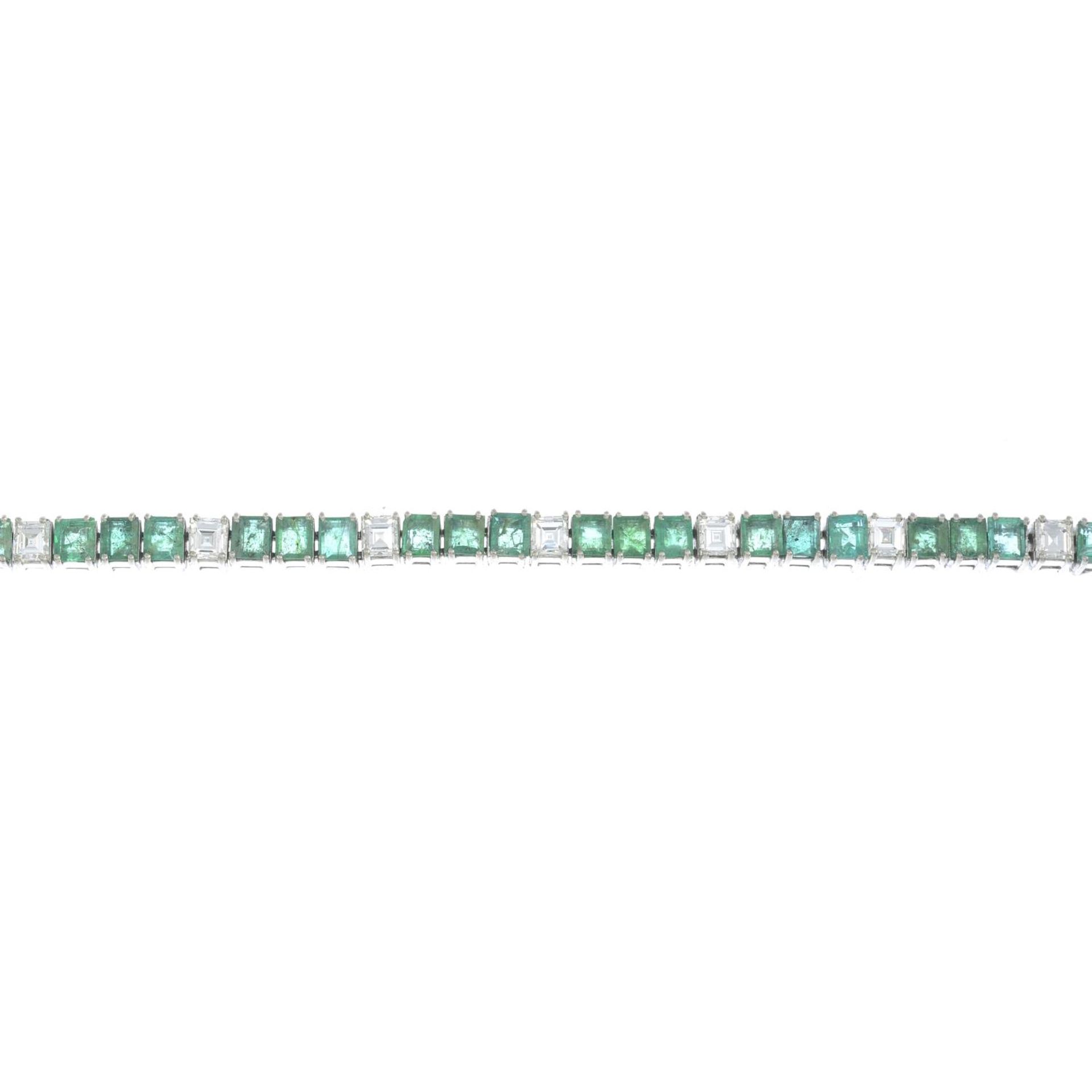 An emerald bracelet, with square-shape diamond highlights. - Image 4 of 4